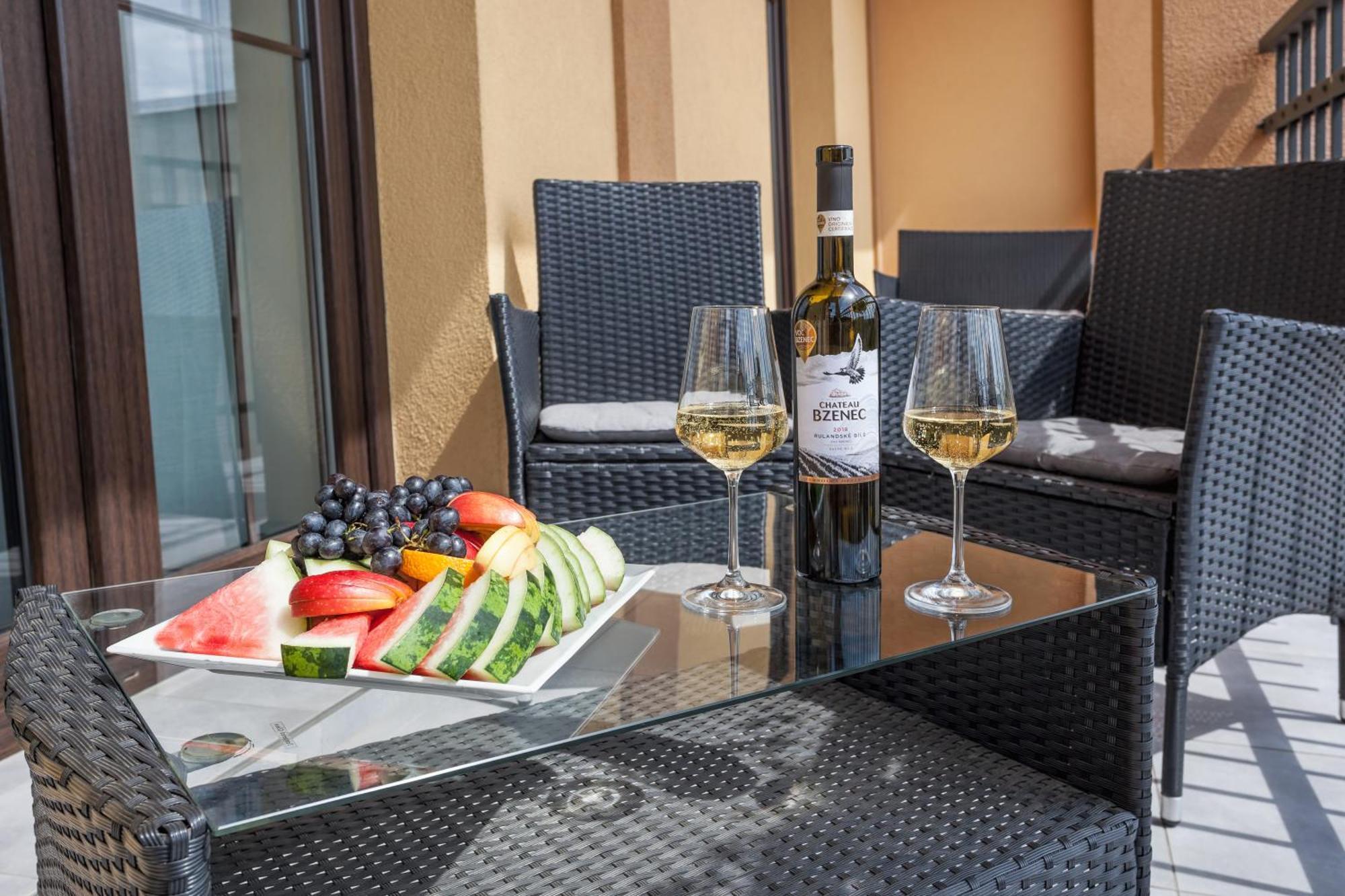 Hotel Lidovy Dum Bzenec Ngoại thất bức ảnh