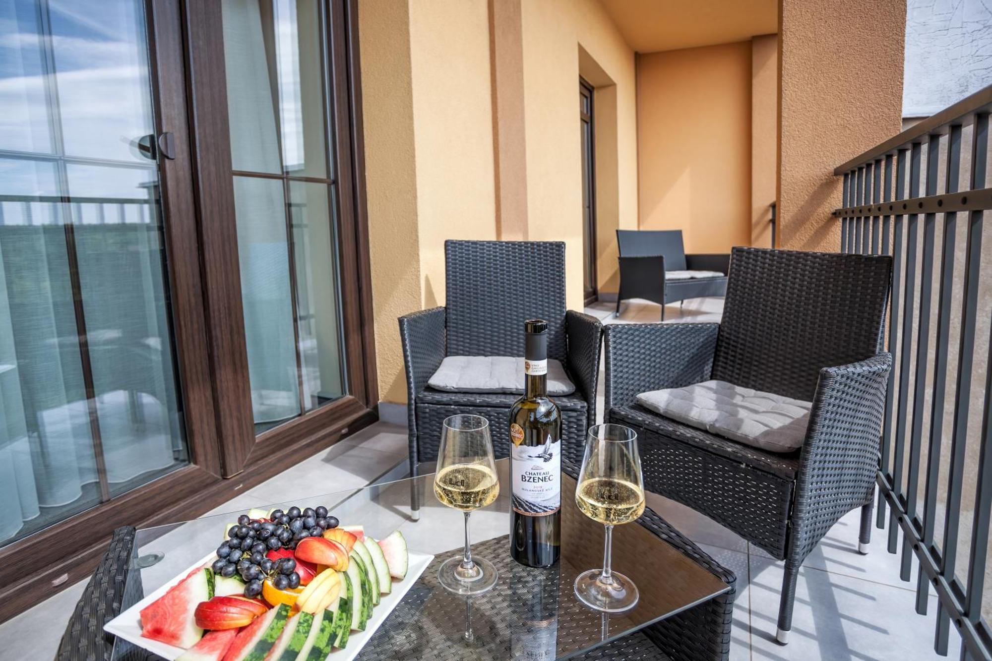 Hotel Lidovy Dum Bzenec Ngoại thất bức ảnh