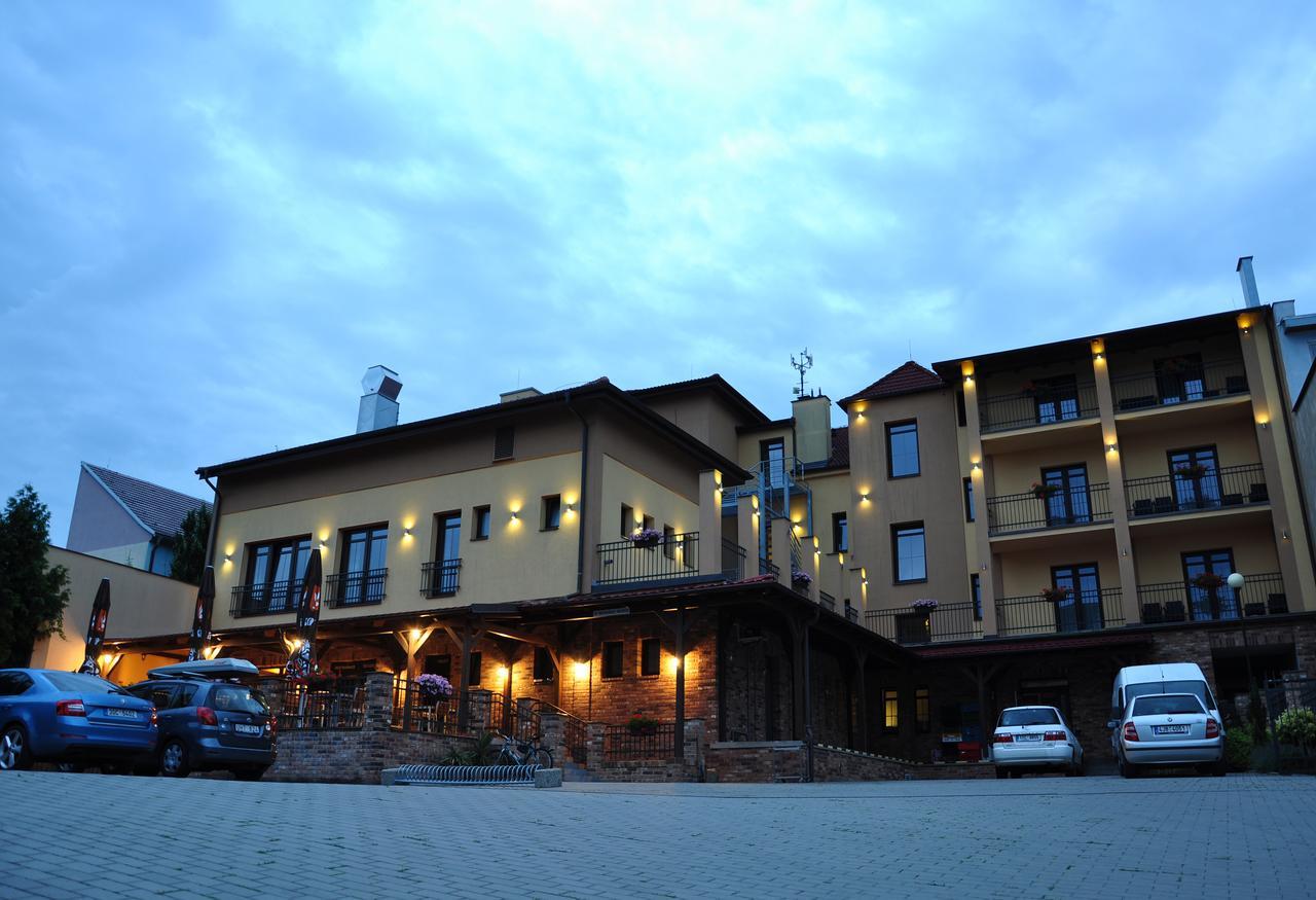 Hotel Lidovy Dum Bzenec Ngoại thất bức ảnh