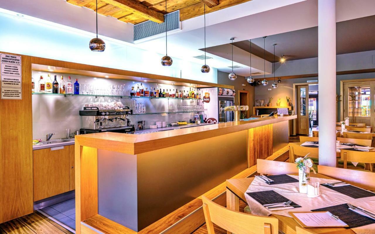 Hotel Lidovy Dum Bzenec Ngoại thất bức ảnh