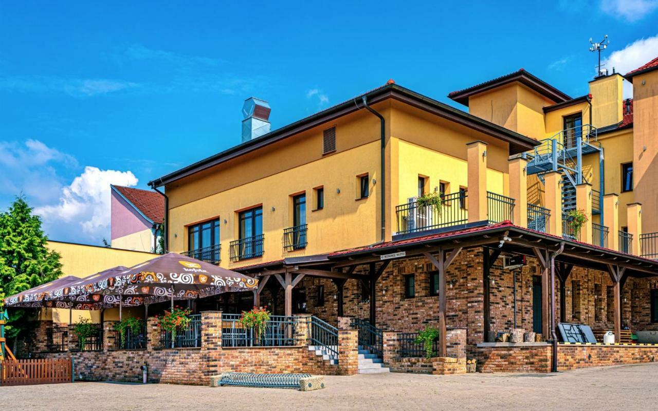Hotel Lidovy Dum Bzenec Ngoại thất bức ảnh
